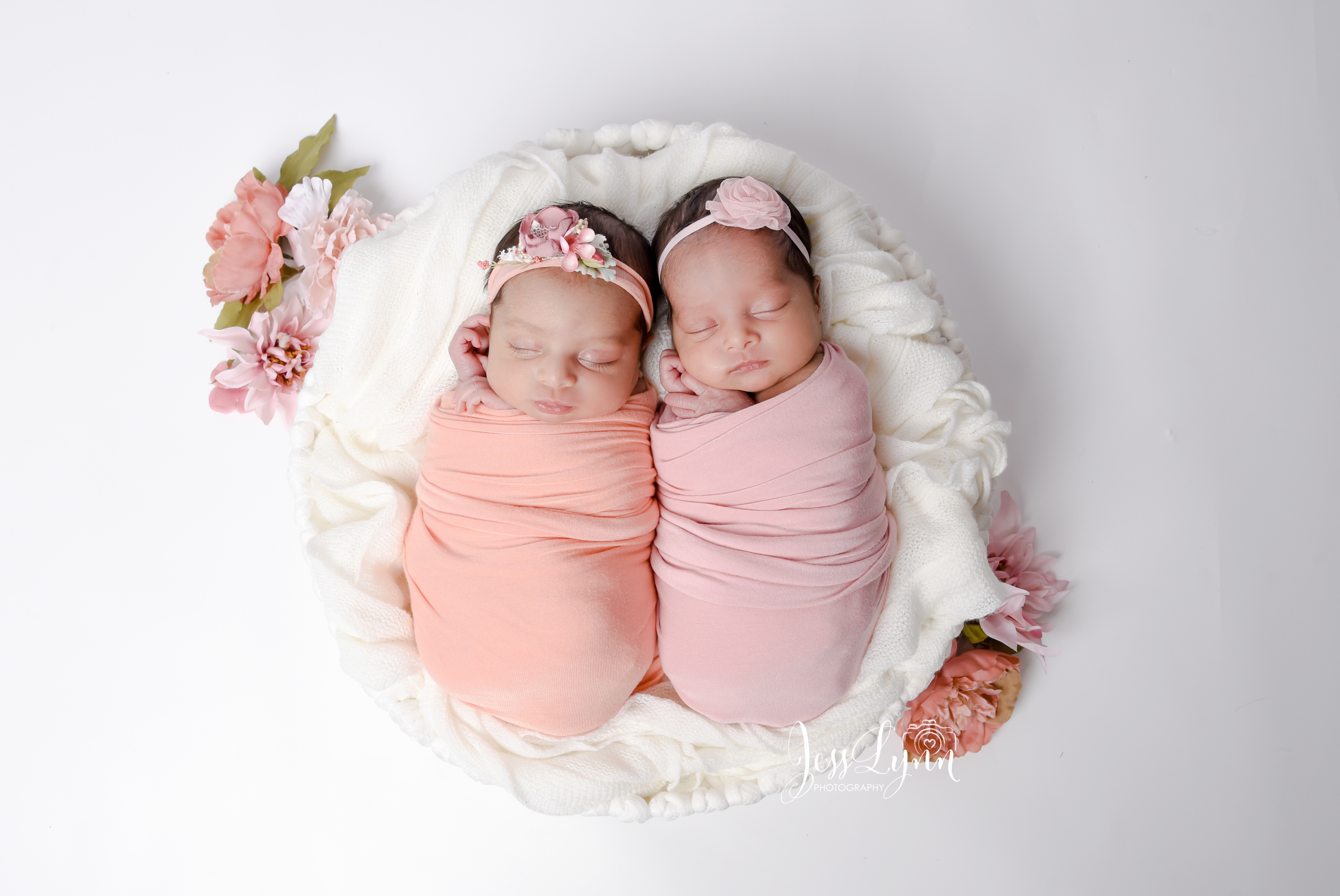 25 Most Beautiful & Cute Twins Baby Pictures | Twin baby girls, Cute baby  twins, Twin baby photos